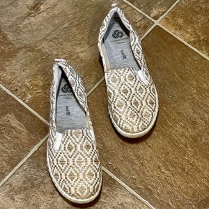 🔥🔥MAKE OFFER🔥🔥CLOUDSTEPPERS BY CLARKS COMFORT SLIP ON SNEAKERS🔥